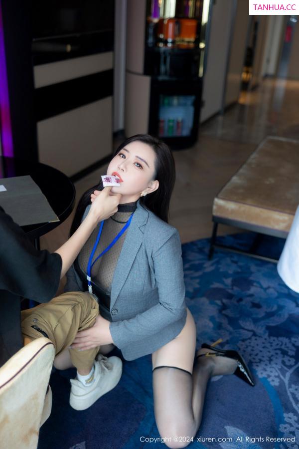 王格 王婉悠 [XiuRen]高清写真图 2024.06.17 No.8712 王婉悠Queen 黑丝美腿第36张图片